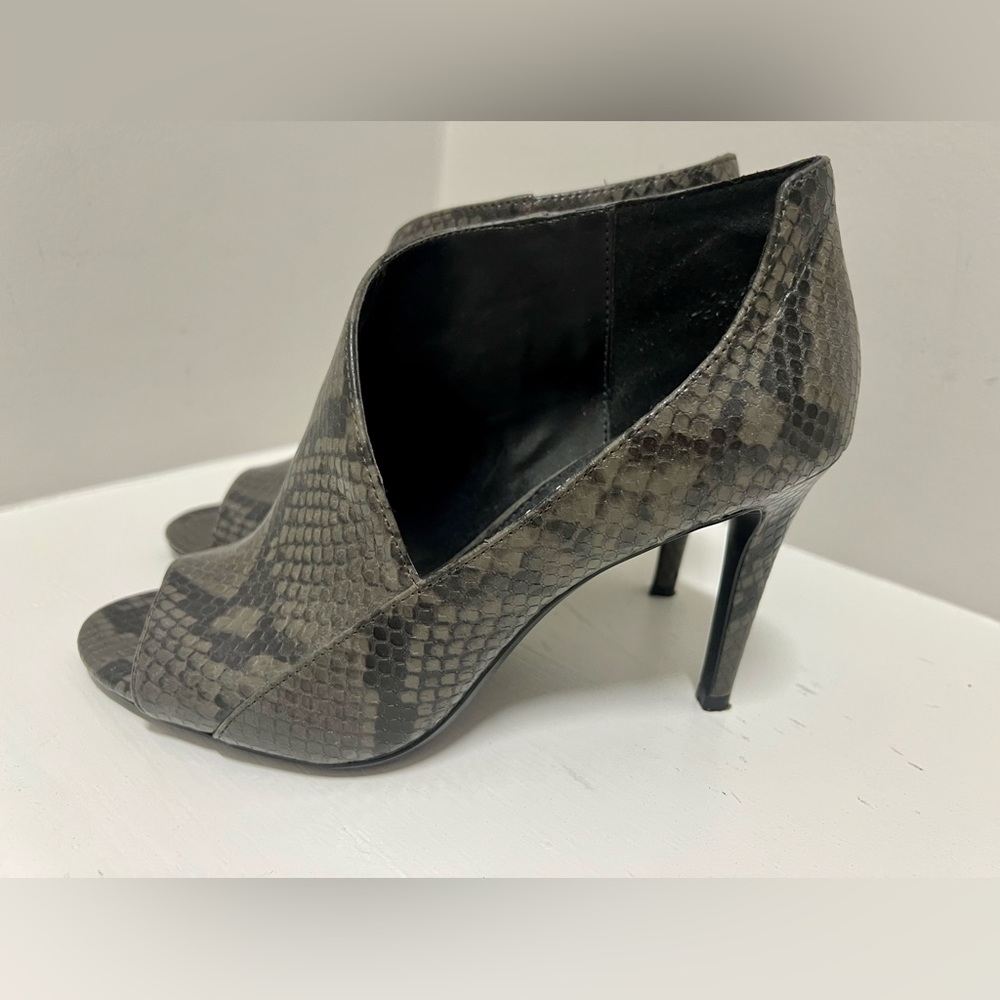 Calvin Klein Nastassia Olive Green
Snake Print Peep Toe Bootie/Pump